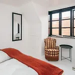 Townhouse With & Activity *