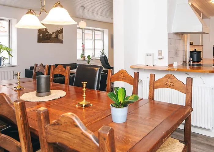 12 Person In Tatil Evi